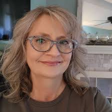 Bonnie Woodruff's Instagram, Twitter & Facebook