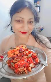 Aye or mry sath ye health food join krye🤗.... Ap se wada kya taha recipe k  to hazir hai. it's v simple. pain mein 1 teaspoon garlic oil 1medium tomato  slice' s