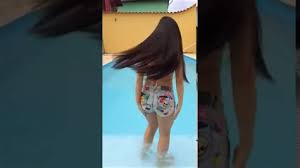 O gênero textual é identificado com base no objetivo, na função e no contexto do texto. Dancando Minas Shefalitayal