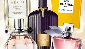 افخم عطر نسائي ان كل السيدات حول العالم تفضلن أنواع مميزة من العطور من أجل التميز و الشعور بالأنوثة الكاملة و للحصول على افخم Perfume Bottles Perfume Bottle