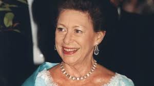Последние твиты от hms queen elizabeth (@hmsqnlz). Prinzessin Margaret Party Satt So Liess Es Die Schwester Von Queen Elizabeth Ii Krachen News De