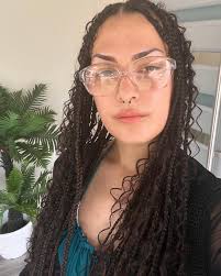 yes i have a fluffy steering wheel 😂