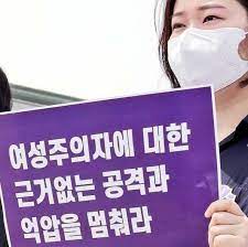 이에 대해 이준석 미래통합당 최고위원은 그 자신 '본투표에서 이기고도 사전투표에서 져 낙선한 당사자'라며 절대 그러한 일은 일어나지 않았으며 우연한 샘플 하나를 갖고 음모론을 제기하는 것은 k값이라며 자동개표의 부정을 의심했던 김어준씨와 다를 바 없다고 비판했다. W Oryrd4ethiwm