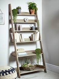 Diy Projekte Mit Holzleiter 20 Inspirierende Bilder Und Ideen Zum Nachmachen Haus Deko Regal Dekorationen Leiter Bucherregal