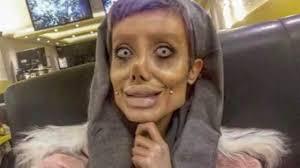 Cứu giúp nạn nhân hỏa hoạn, tình nguyện viên xinh đẹp vẫn bị "ném đá", phải  lên tiếng xin lỗi chỉ vì một lý do ít ai ngờ