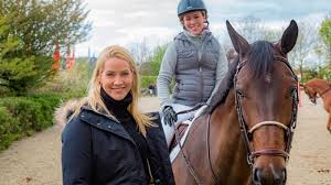 Explore tweets of judith rakers @judithrakers on twitter. Auch Schirmherr Oettinger Zu Gast Tagesschau Sprecherin Judith Rakers Bei Horses Dreams