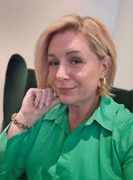 Anne Gemmell's Instagram, Twitter & Facebook