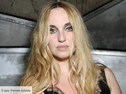 Check spelling or type a new query. Chloe Mons Sort Du Silence Non Elle N A Pas Fait Desheriter Le Fils D Alain Bashung Femme Actuelle Le Mag