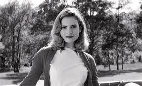 The action and driving is insane and wonderfully shot and timed to the movie's amazing soundtrack. Lily James Source Lily James Baby Driver Actress Lily James Lily James