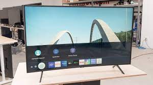 Unlike a curved tv, a flat screen can provide full viewing angles for multiple people in a room, making a flat tv a great choice for game watching or tv show bingeing. Curved Vs Flat Tvs Is The Curve Worth It Rtings Com