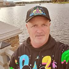 👤Emma sent you a private message 5 minutes ago "Where are you from?"