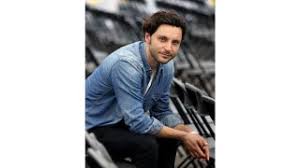 El actor santiago meneghello cantó si tu no vuelves de miguel bosé sobre el escenario de the covers, consiguiendo buenos comentarios por parte del jurado. Fotos 8 Datos De Santiago Meneghello El Nuevo Galan Del Espectaculo M360 Cl