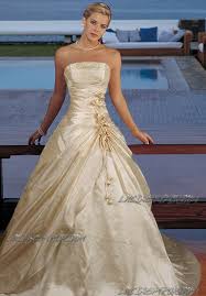 Ma come sempre succede quando si riceve un invito ad un matrimonio, il primo pensiero è quello: Abito Cerimonia Abiti Da Sposa Nuovi Usati E Vintage Kijiji Annunci Di Ebay