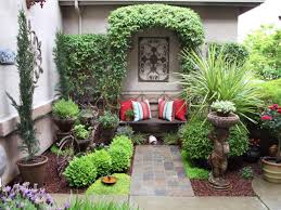 Today we return to our favorite works, those in which the stone is an interesting design element and from which many decorations can easily be made. Courtyard Garden Design Ideas Hgtv