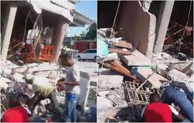 Hay muertos, puedo confirmarlo, pero sismo de magnitud 7,2 sacude haití. Baqgurxovnar7m