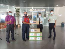 Pejabat daerah dan tanah sabak bernam. Petugas Pusat Vaksin Pusat Kesihatan Daerah Terima Pek Makanan Selangorkini