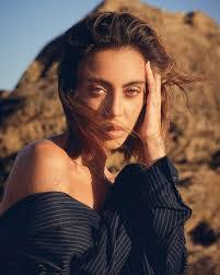 Mollie Miles's Instagram, Twitter & Facebook