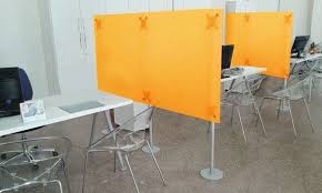 Trennwand Buro Fur Schreibtisch Abtrennungen Acrylglas Orange Freistehend Trennwand Trennwande Buro Ladeneinrichtung