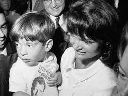 Pin On Jacqueline Bouvier Kennedy Her Family Images