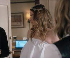 Alexis Rose Schitt S Creek Sebastien Raine Season 3 Episode 10 Hair Acessories Rose Hair Rose Hairstyles