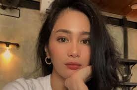 Lulu tobing was born on november 21, 1977 in cilacap, central java, indonesia. Lulu Tobing Gugat Cerai Suami Anji Positif Pakai Ganja Matamata Com