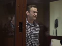 Навальный наотрез отказался от любых видов работ, в том числе и от уборки в помещениях своего отряда. Kogda Ty Simvol Stal Li Navalnyj Opasnee Dlya Vlastej Ugodiv V Tyurmu Sobesednik