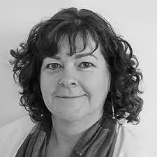 Diana Pound's Instagram, Twitter & Facebook