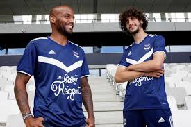 Les maillots des girondins de bordeaux, domicile, extérieur et third sont au meilleur prix sur foot.fr. Les Nouveaux Maillots Des Girondins De Bordeaux Pour La Saison 2020 2021 L Equipe