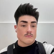 Felix Ingram (@lllamaboy)