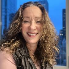 Caroline Sommers's Instagram, Twitter & Facebook