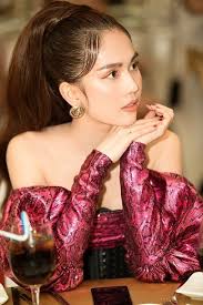 Ngọc Trinh mặc Latex Corset Chuẩn