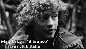 E' la storia di due esseri umani, un uomo e una donna, di due diverse e così simili solitudini dei due protagonisti e fuori dal mondo per motivi del tutto diversi. Matt Brown Il Branco Fans Club Italia Posts Facebook