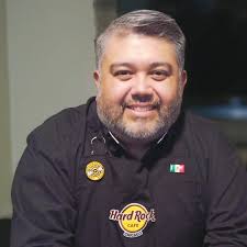 Eulalio Gonzalez "El Piporro" cantando junto a Fernando Soler en la  pelicula "Los tales por cuales" (1965)