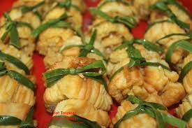 The best dishes here are the ikan goreng sambal terasi and ayam goreng penyet. Pisang Goreng Madu Bu Nanik Tokopedia