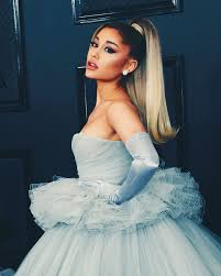 Ariana always has a polished style. Ariana Grande Shows Her Natural Hair Turns Out It S Curly