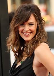 Medium length haircuts offer rich styling opportunities that not only look fantastic but can make the i'm kind of confused if i have an oval or a round face. 80 Unbeatable Hairstyles For Oval Faces 2021 Trends