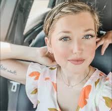 tired from a long week of traveling shooting and performing but the makeup  was giving last night 🧚🏼‍♀️