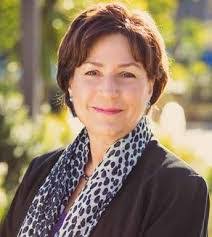 Clara Loose's Instagram, Twitter & Facebook