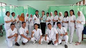 Mengherankan, kenapa kemendiknas memberi izin lahirnya kembali smk kesehatan jurusan keperawatan. 4 Asisten Keperawatan