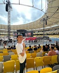 少年时的偶像，长大了，终于来见你了特别感谢老婆让我圆梦。