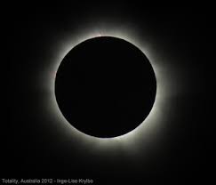Samlet ble 138 869 vietnamesere evakuert gjennom frequent wind eller ved egen hjelp og kom i amerikansk varetekt for å få flyktningestatus og. Total Solformorkelse Set Fra Australien Nova Nordsjaellands Astronomiforening