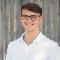 1900+ profilů „Naro“