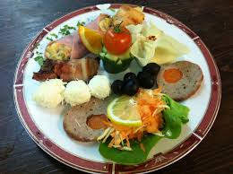 Aperitive traditionale sau aperitive festive moderne cu care sa te rasfeti de sarbatori sau ocazii speciale.asta o sa va prezint,o colectie de aperitive simple dar foarte sofisticate in acelasi timp. Aperitiv 8 Martie Sala Nunti Si Botezuri In Timisoara