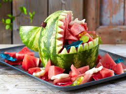 Melone Schnitzen So Geht S Schritt Fur Schritt Lecker Melonen Hai Lecker Obsttiere