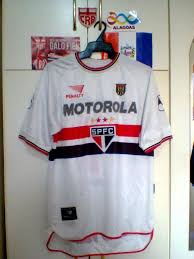 Cafu im trikot des ac mailand (2007) in brasilien hatte er mit dem fc são paulo große erfolge, wie zum beispiel den gewinn der brasilianischen meisterschaft. Sao Paulo Home Fussball Trikots 2000