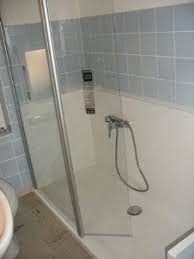 Manchmal verbirgt sich die schraube hinter einer abdeckplatte, die sie ganz einfach mit einem schraubenschlüssel lösen können. Wanne Zur Dusche Martin Knop