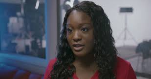 Autumnal ambiance of leaves dancing in the wind 🌬🍂