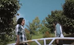 Lirik lagu indonesia terbaru dan lagu dari suku maupun manca negara dan arti lirik , terjemahan lagu. Lirik Lagu Biarlah Berpisah Yang Dinyanyikan Oleh Thomas Arya Feat Yelse Sonora Id