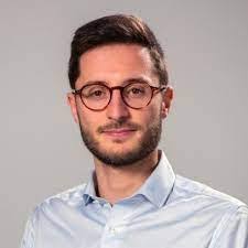 Paul Poyer's Instagram, Twitter & Facebook