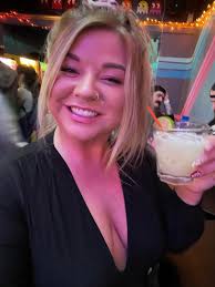 Hi my name is Yesenia. This is my dog, Ellie's profile. Anyways, I'm here  looking for a room to rent for 8weeks in ne portland(Wikes/Argay or  somewhere close by). I would love